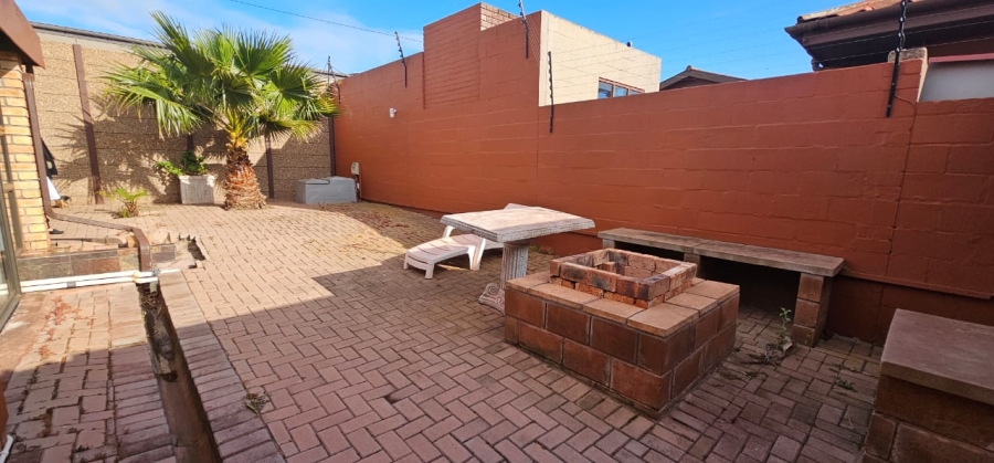 4 Bedroom Property for Sale in Vredenburg Western Cape